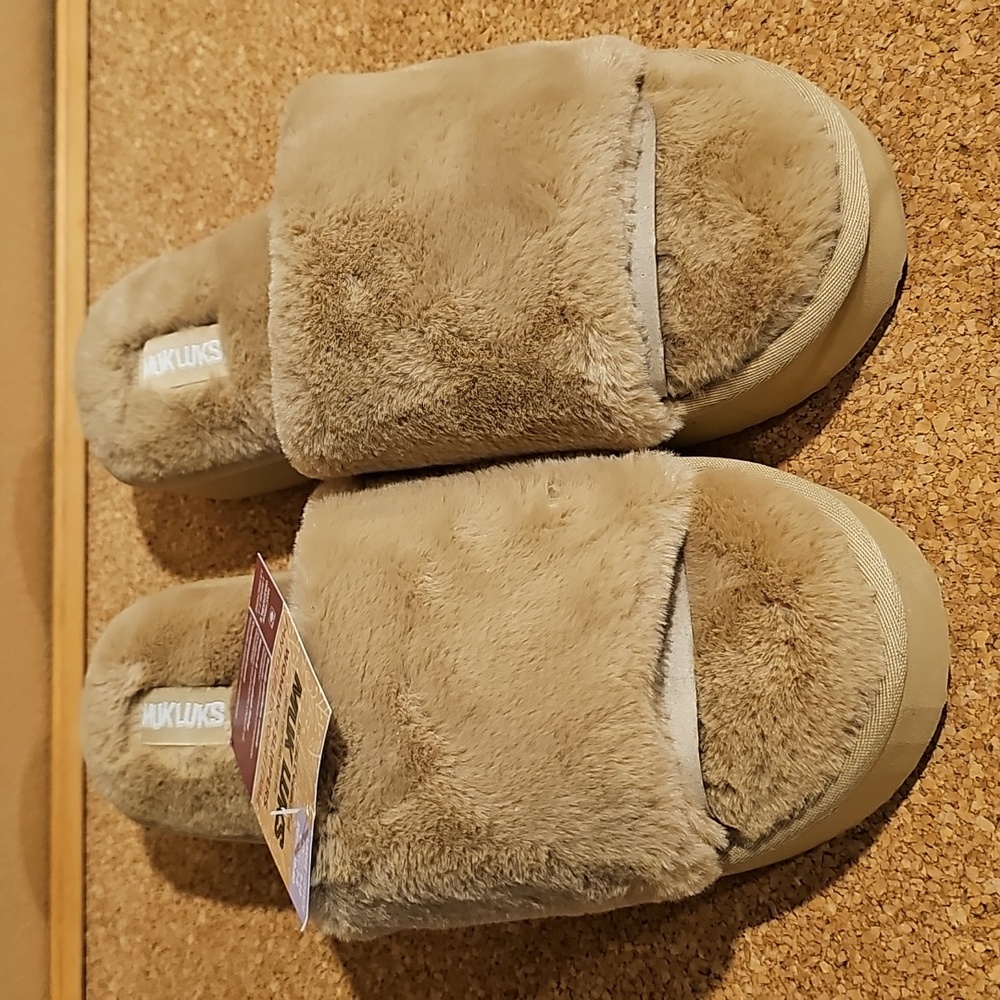 Slippers - Picture 8 of 12